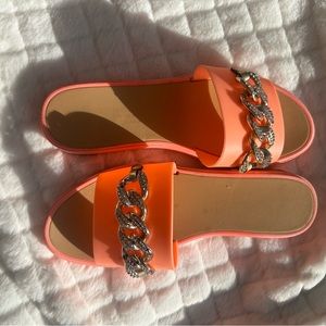 Slides with Large Gold Chain Accents in Salmon Color, Size 6